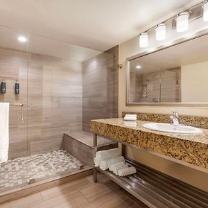 One-Bedroom Plus King Suite Balcony Ocean View
